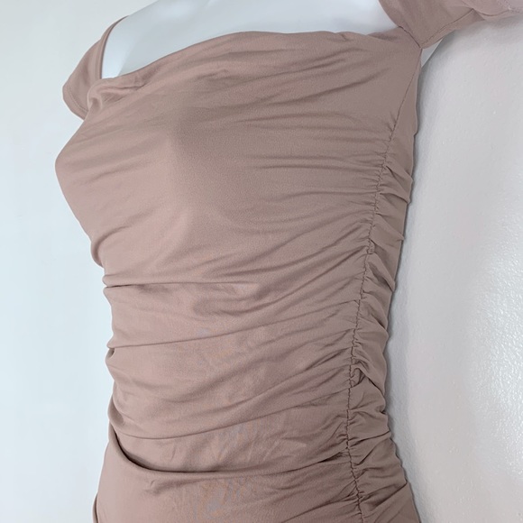 Superdown Elora Ruched Off The Shoulder Dress Taupe Women's Size Small - Picture 4 of 7